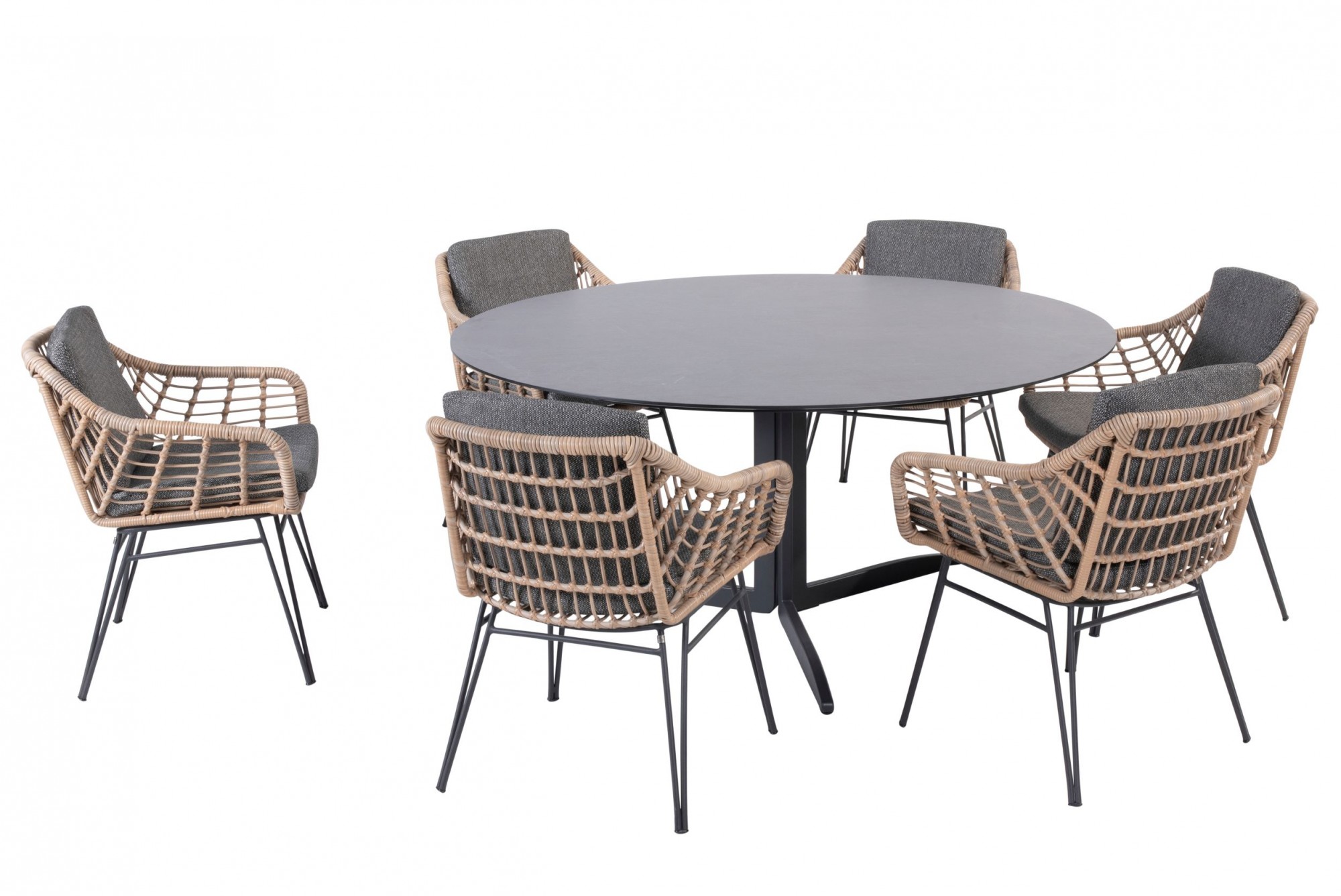 4 Seasons Outdoor Embrace Dining 