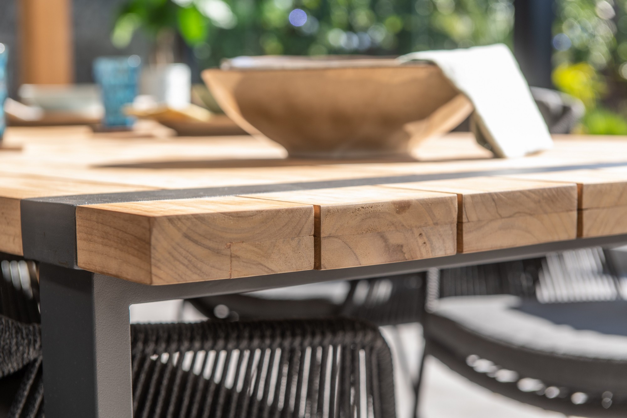 Alto_teak_table_detail_03.jpg