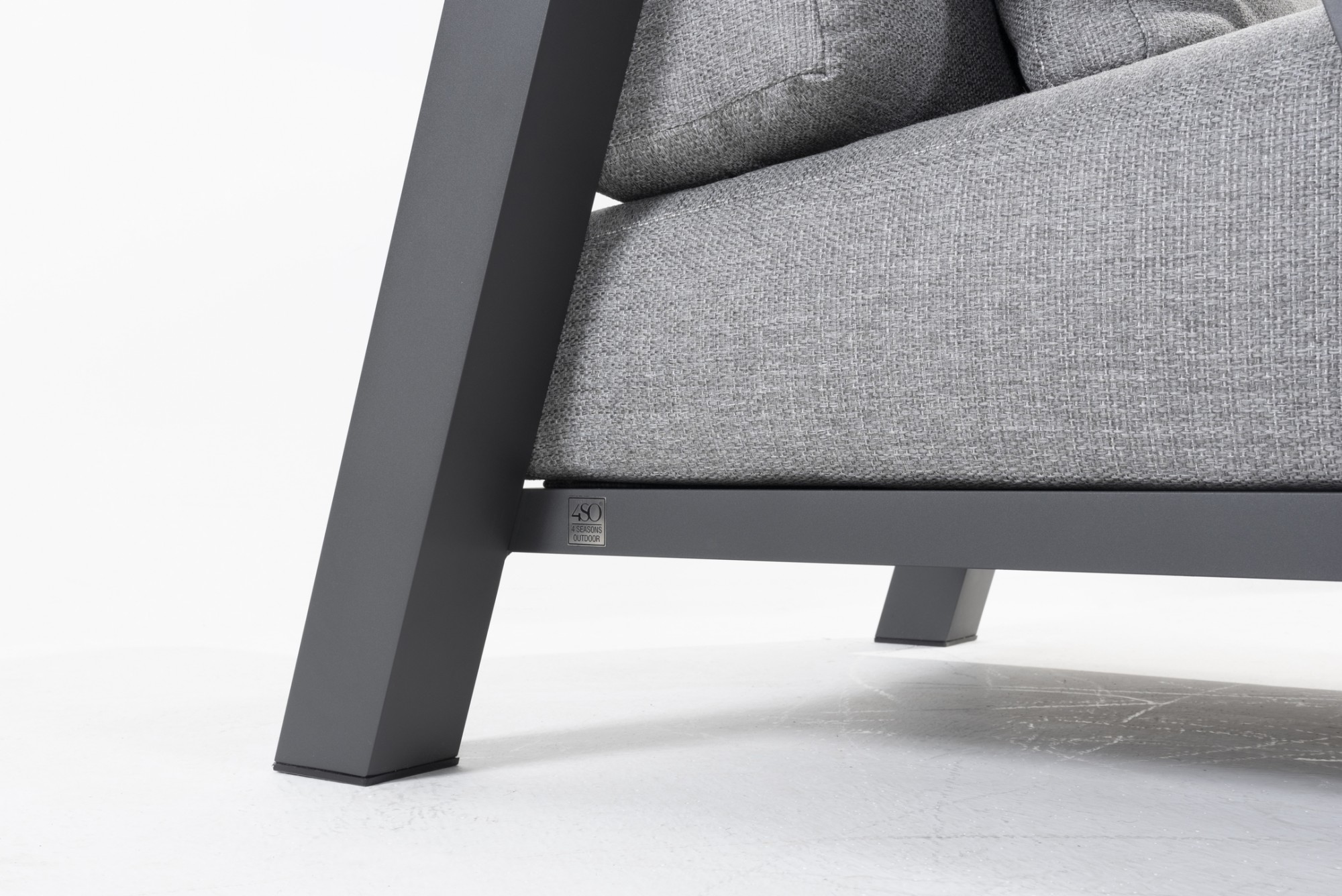 Iconic_living_chair_detail__031.jpg