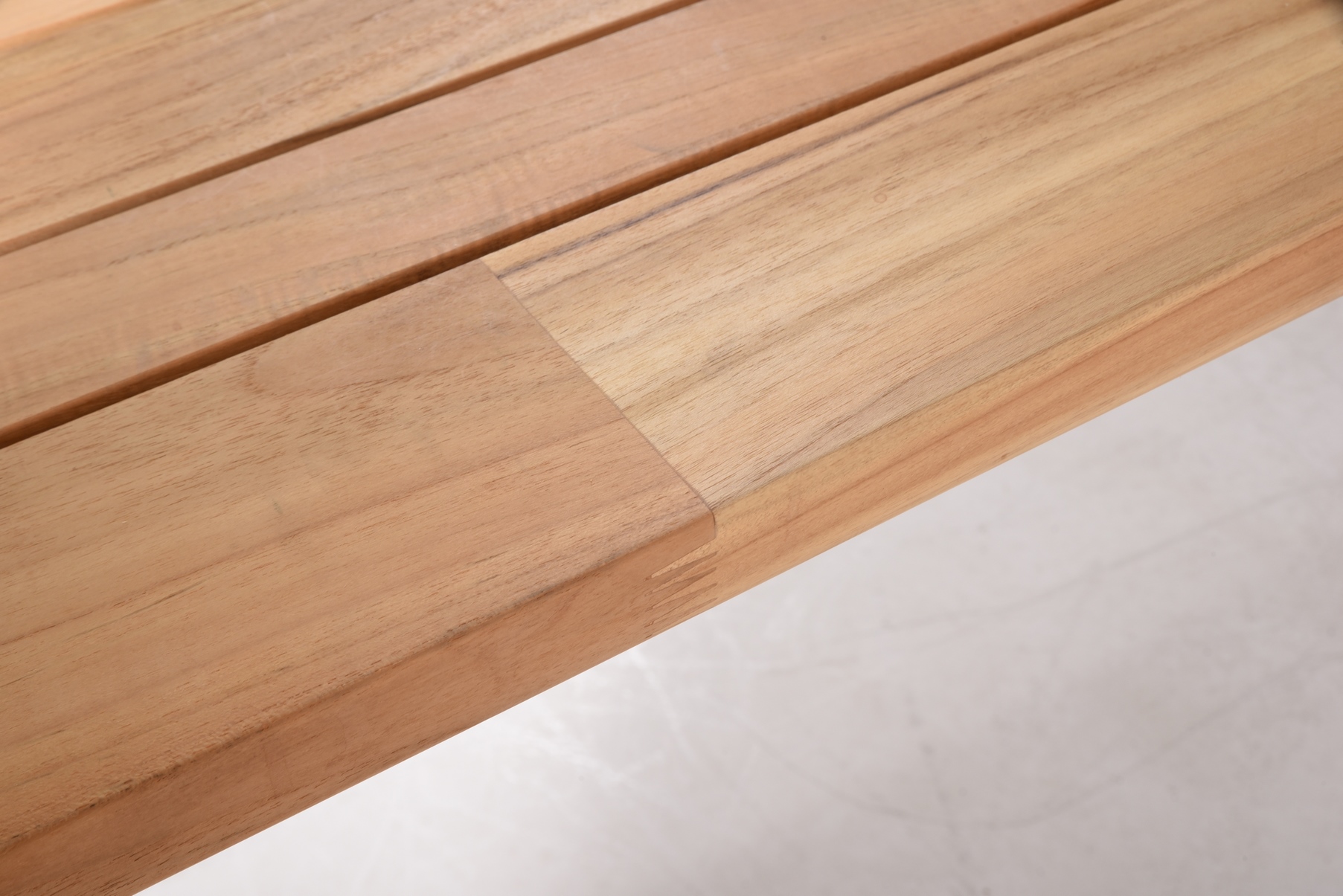 __Ambassador_teak_table_detail_04.JPG